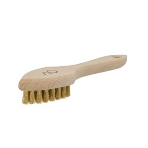 Brush for cleaning the AO HMD